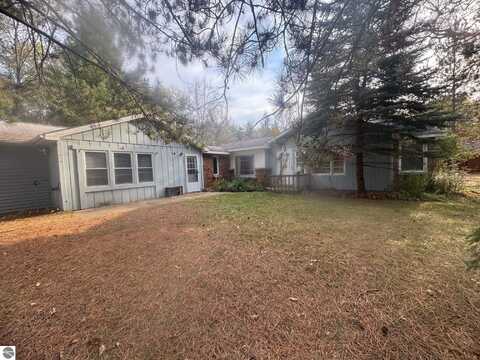 9851 S Oak, Roscommon, MI 48653