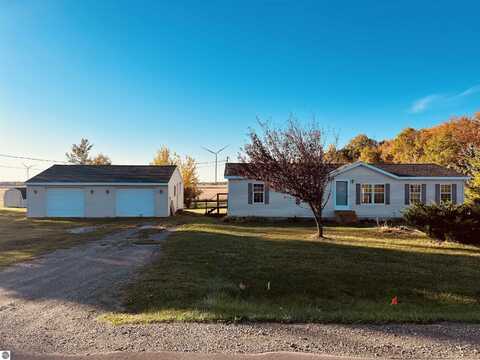 3425 W Beal City Road, Weidman, MI 48893