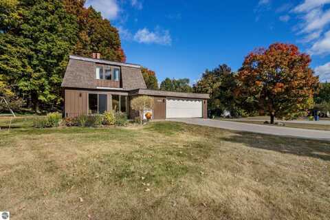 3140 CRESTVIEW DRIVE, TRAVERSE CITY, MI 49684