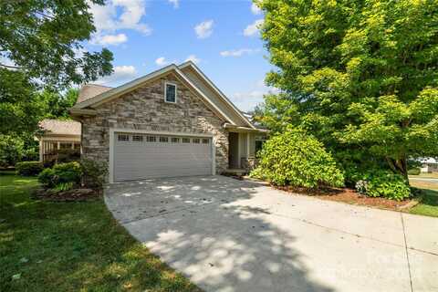 253 Fates Circle, Flat Rock, NC 28731