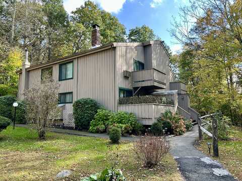 86 Mohawk Trail, Guilford, CT 06437