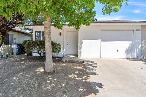 5066 Ashcroft Avenue W, Fresno, CA 93722