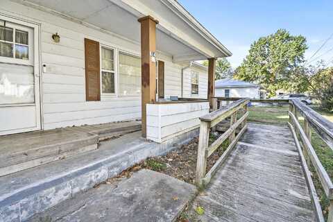 614 E Freeman Street, Bolivar, MO 65613