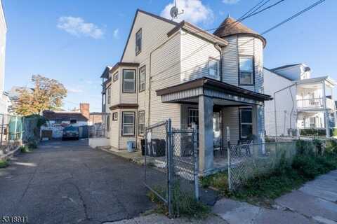 19 Martin St, Paterson, NJ 07501