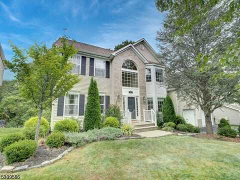 40 Lazarus Dr, Roxbury Township, NJ 07852