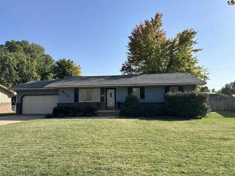 615 Idlewild Dr, Hutchinson, KS 67502