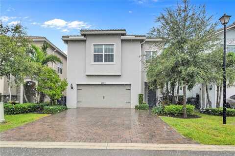 4593 Greenway Dr, Hollywood, FL 33021