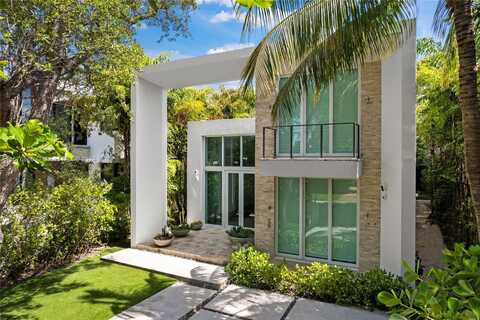 335 W 46th St, Miami Beach, FL 33140