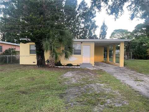 1307 N 20th St, Fort Pierce, FL 34950