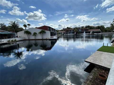 15209 W Loch Isle Dr W, Miami Lakes, FL 33014