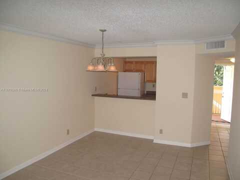 10007 Twin Lakes Dr, Coral Springs, FL 33071