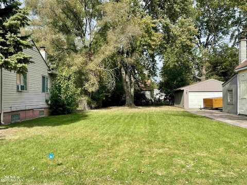 20889 Hollywood, Harper Woods, MI 48225