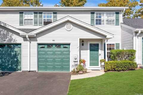 81 Biltmore Circle, Huntington Station, NY 11746