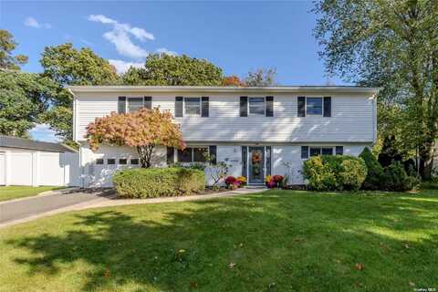 26 Oxford Road, Old Bethpage, NY 11804