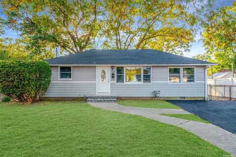 1352 Potter Boulevard, Bay Shore, NY 11706