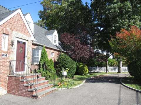 115 Jackson Avenue, Massapequa Park, NY 11762