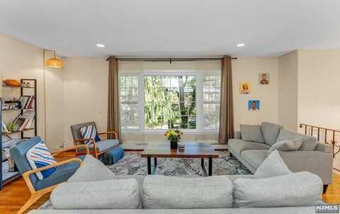 2 Lindley Avenue, Tenafly, NJ 07670