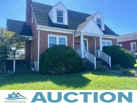 608 Church Avenue, Pearisburg, VA 24134