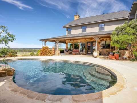 185 Creekwood Rd, Kerrville, TX 78025