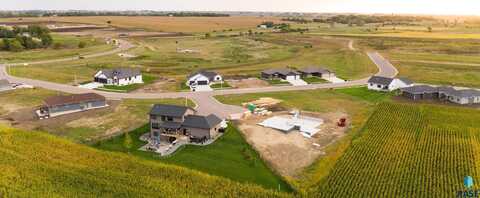 703 Turtle Creek Dr, Hartford, SD 57033