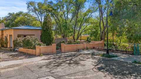 716 Onate, Santa Fe, NM 87505