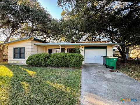 707 E Mistletoe Avenue, Victoria, TX 77901