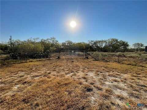 122 Cowboy Lane, Gonzales, TX 78629