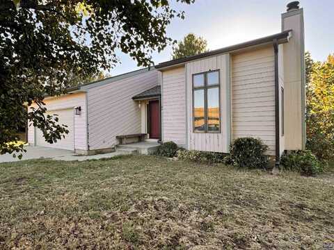 10370d Ross RD, Topeka, KS 66615