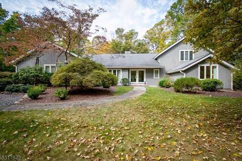 61 Baileys Mill Rd, Harding Lakes, NJ 07920