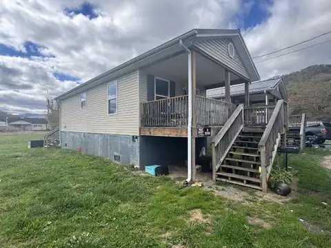 168 First St, Rainelle, WV 25962