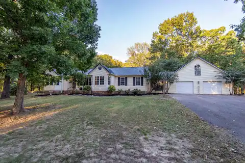 1886 OXFORD CREEK, Selmer, TN 38375