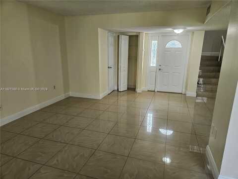 9451 Evergreen Pl, Davie, FL 33324