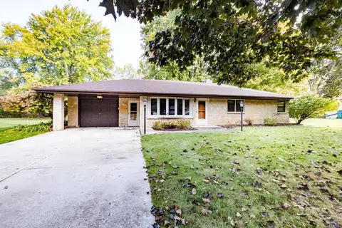 N68w21022 Fairview Dr, Menomonee Falls, WI 53051