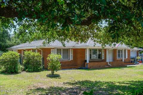 805 Bouslog Street, Bay Saint Louis, MS 39520