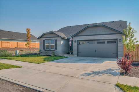 3586 NW 9th Street, Redmond, OR 97756