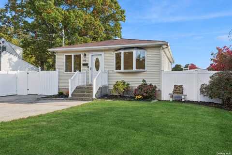 60 Manhattan Boulevard, Islip Terrace, NY 11752