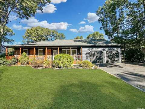 1 Cassie Court, Mount Sinai, NY 11766