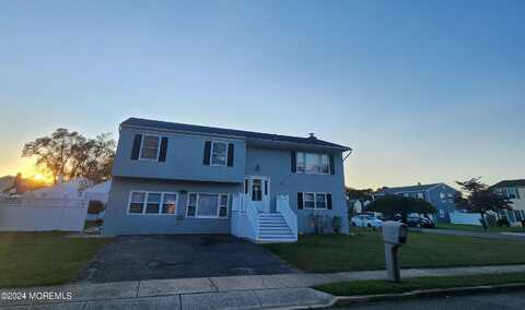 216 Hamilton Drive, Toms River, NJ 08753