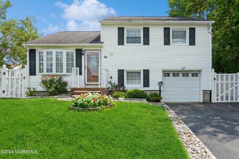 92 Grant Avenue, Colonia, NJ 07067