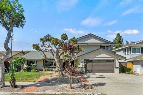 2737 Lorenzo Avenue, Costa Mesa, CA 92626