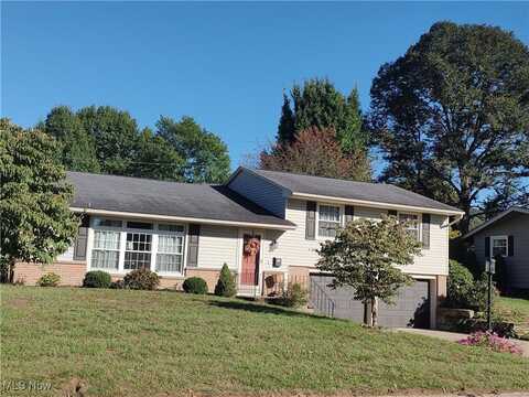 1690 Bow Lane, Coshocton, OH 43812