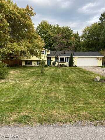 6671 Ridge Plaza Drive, North Ridgeville, OH 44039