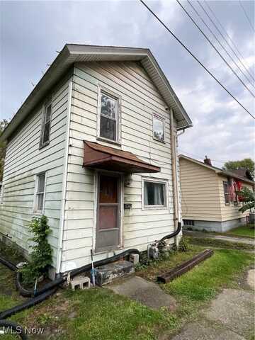 30 W Water Street, Lowellville, OH 44436