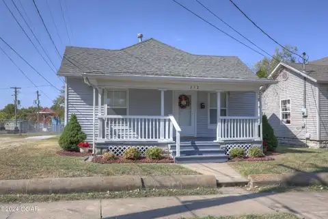 212 N Jefferson Street, Webb City, MO 64870