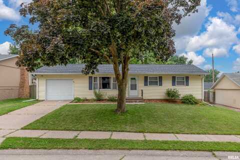 2650 WOOD DALE Avenue, Davenport, IA 52804