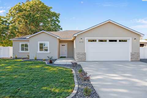 673 S 41st Ave, West Richland, WA 99353