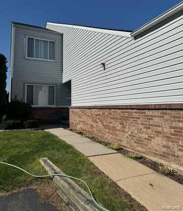 759 CLAIRE POINTE Circle, Saint Clair Shores, MI 48081