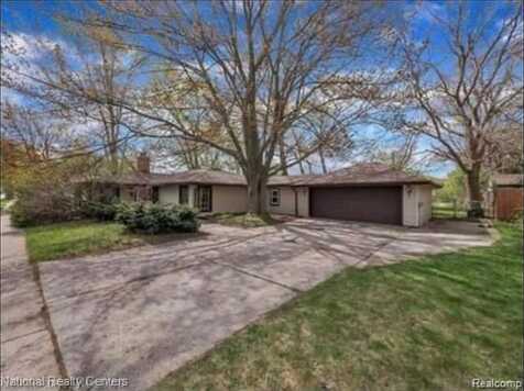 22810 E 13 MILE Road, Saint Clair Shores, MI 48082