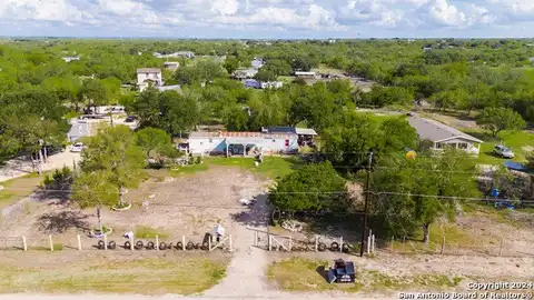 289 County Road 4639, Hondo, TX 78861