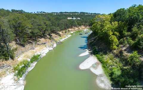 1015 Pristine Pkwy, Canyon Lake, TX 78133